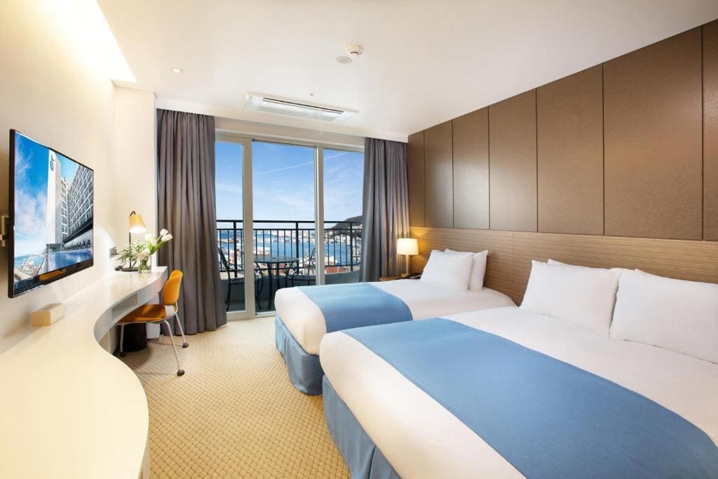 Deluxe Family Twin Room with Ocean View room - Image 2