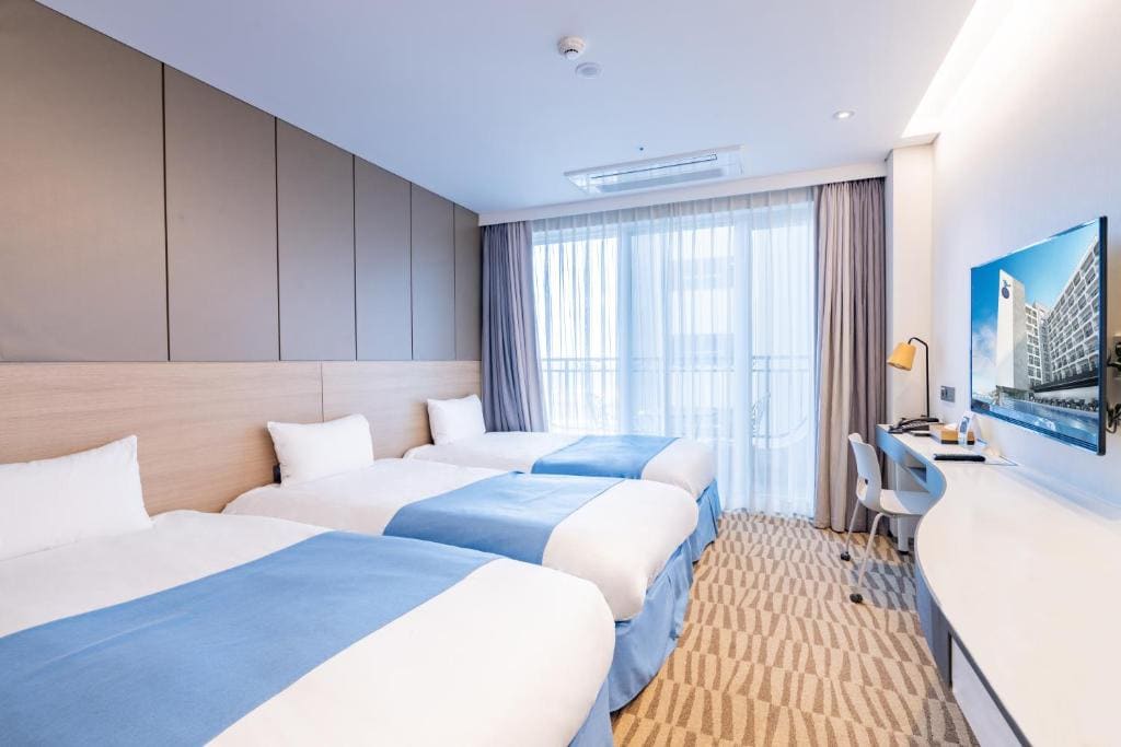 Deluxe Twin Room room - Image 3