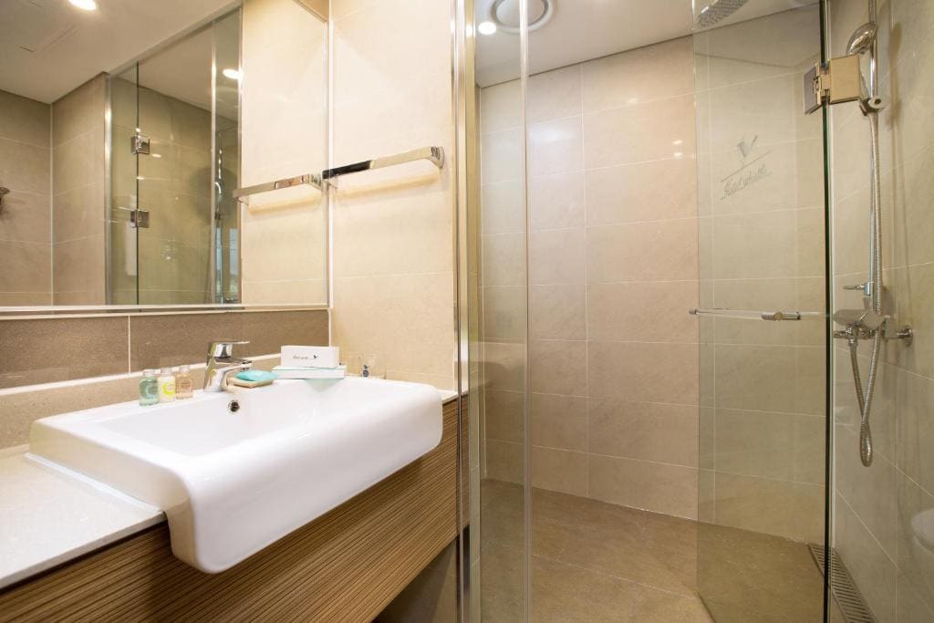 Deluxe Triple Room room - Image 3