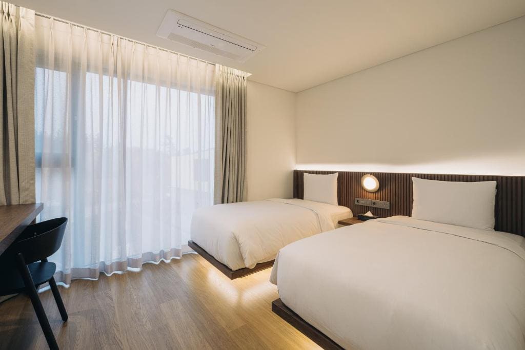 BBQ Pool Suite room - Image 3