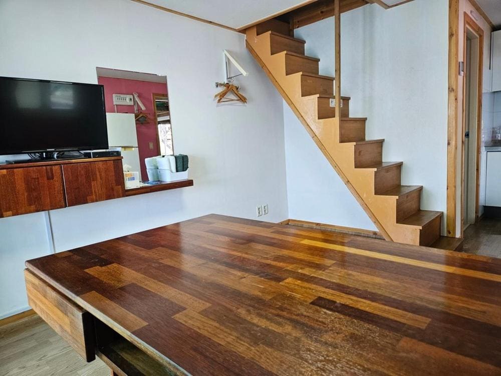 Family Room room - Image 1