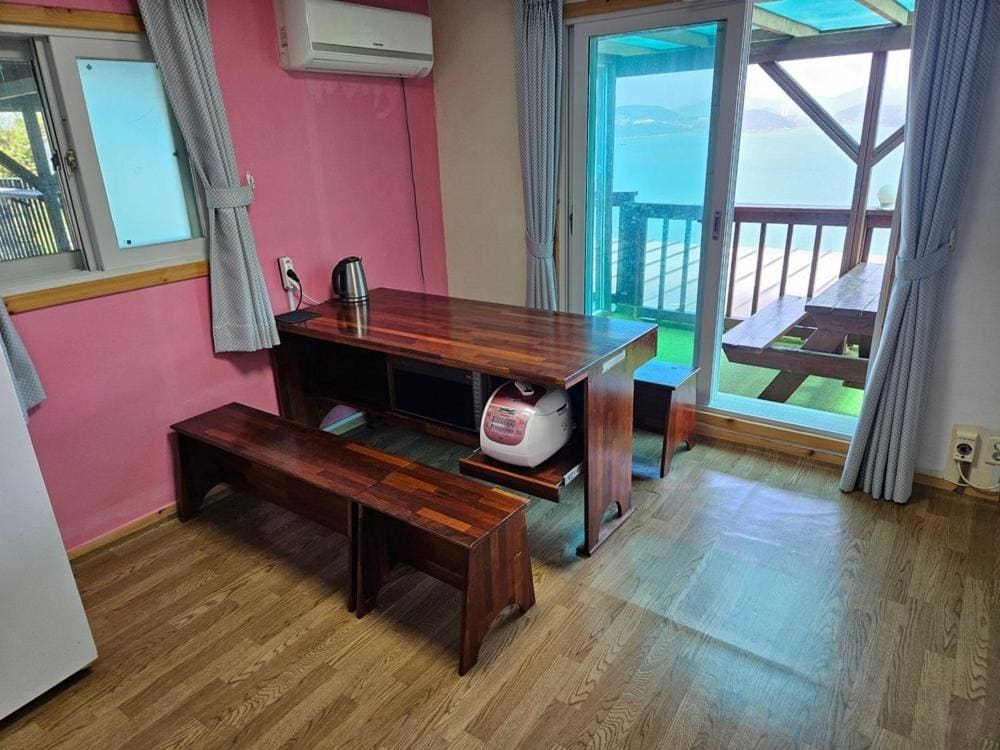 Family Room room - Image 2