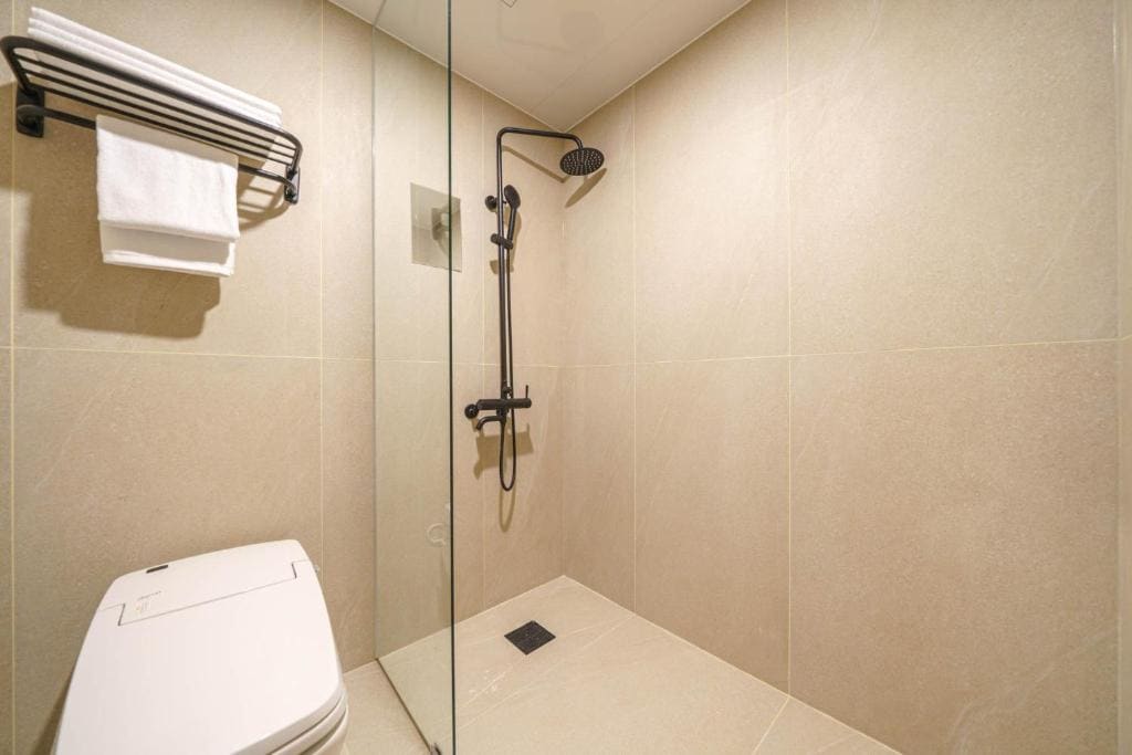 Suite with Hot Tub room - Image 3