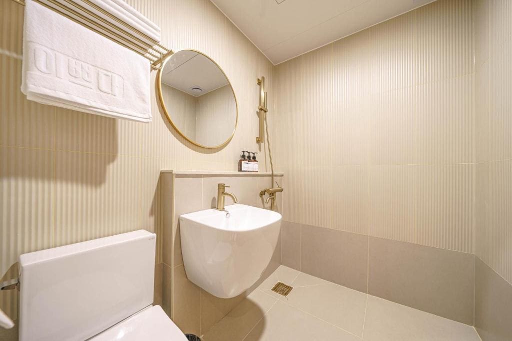 Deluxe Double or Twin Room room - Image 3