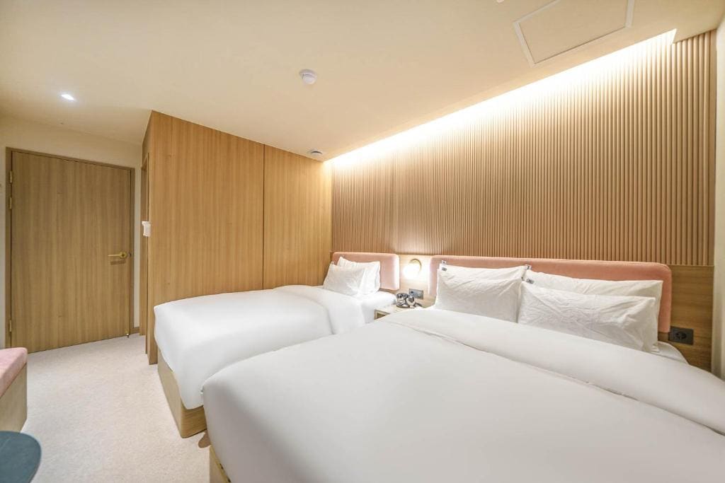 Deluxe Double or Twin Room room - Image 2