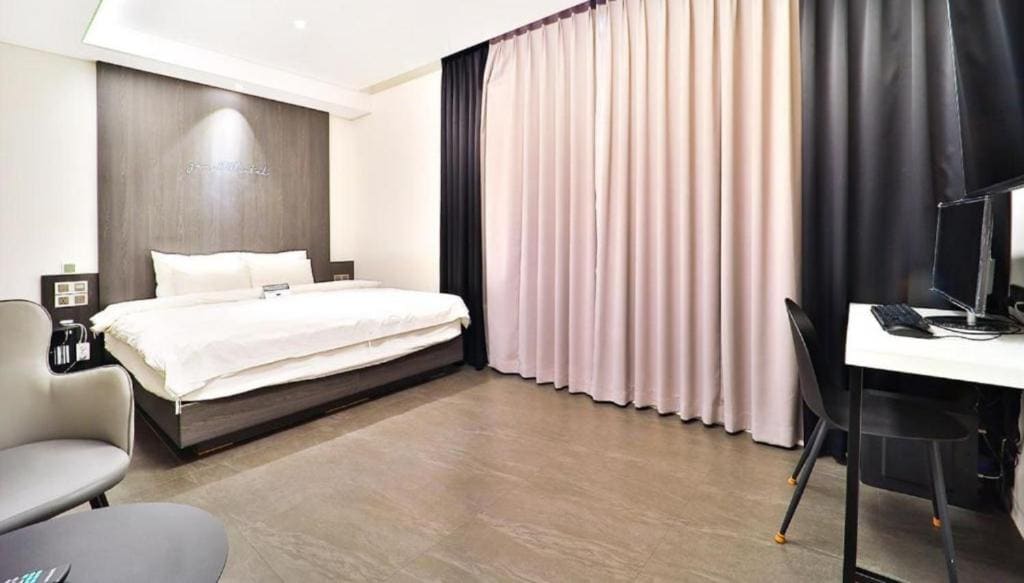 Deluxe Double Room room - Image 3