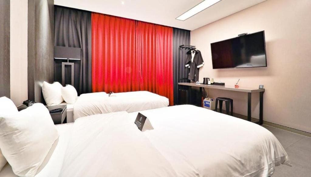 Deluxe Twin Room room - Image 1