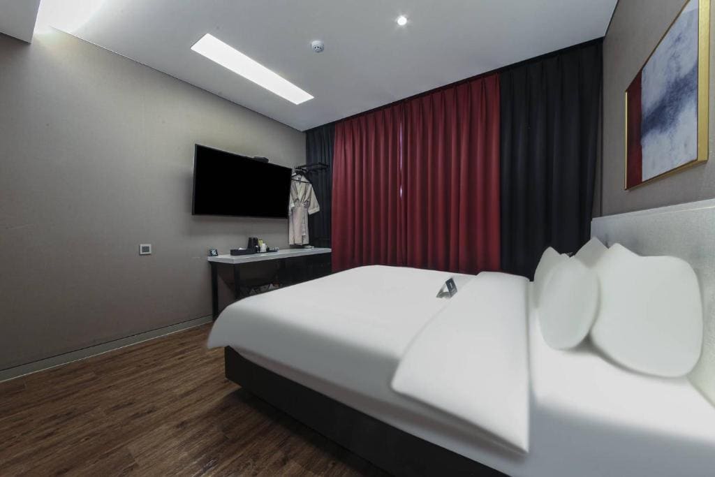 Standard Double Room - No Parking room - Image 3