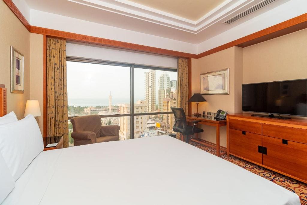 Premium King Room with Pool View room - Image 3