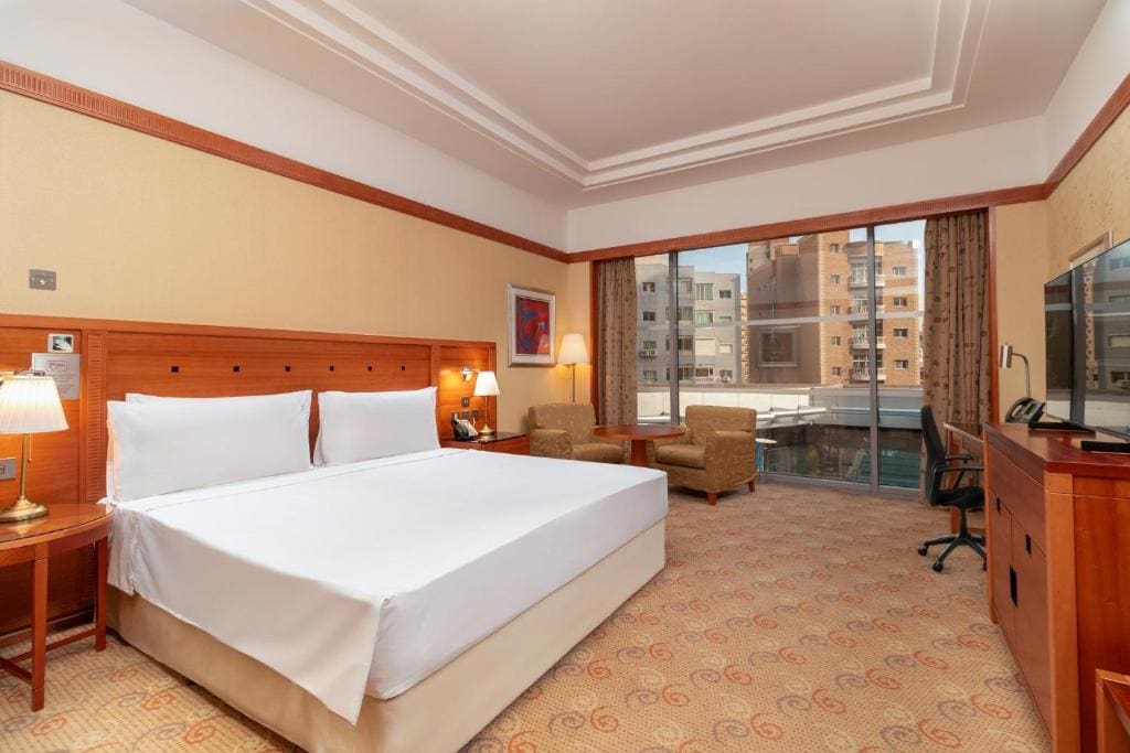 Accessible King Room with Pool View room - Image 1