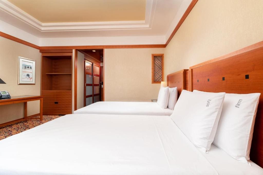 Premium Twin Room with Lounge Access room - Image 1