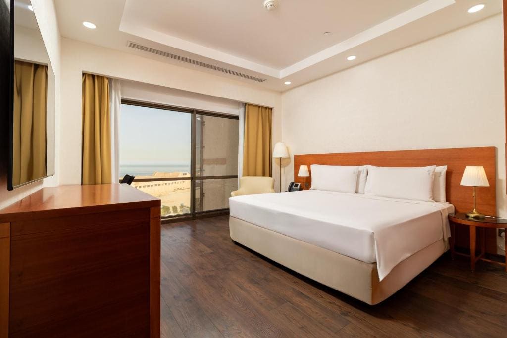 Three-Bedroom Suite with Sea View and Lounge Access room - Image 2