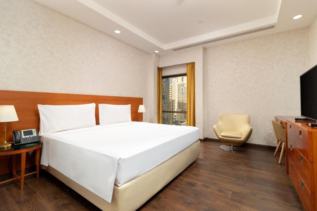 Three-Bedroom Suite with Sea View and Lounge Access room - Image 3
