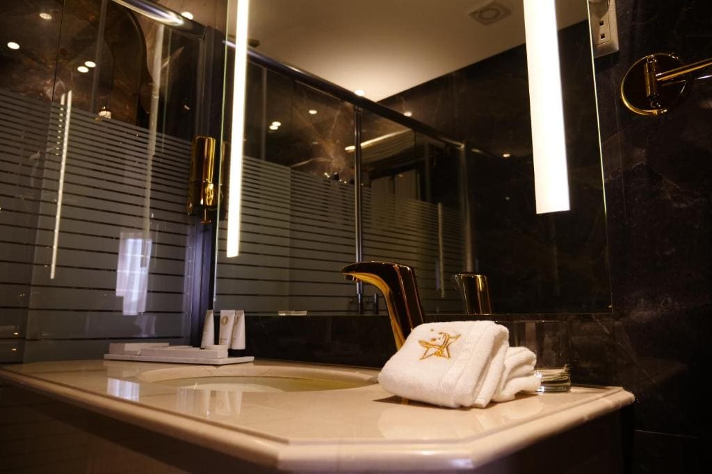 Deluxe Room room - Image 3