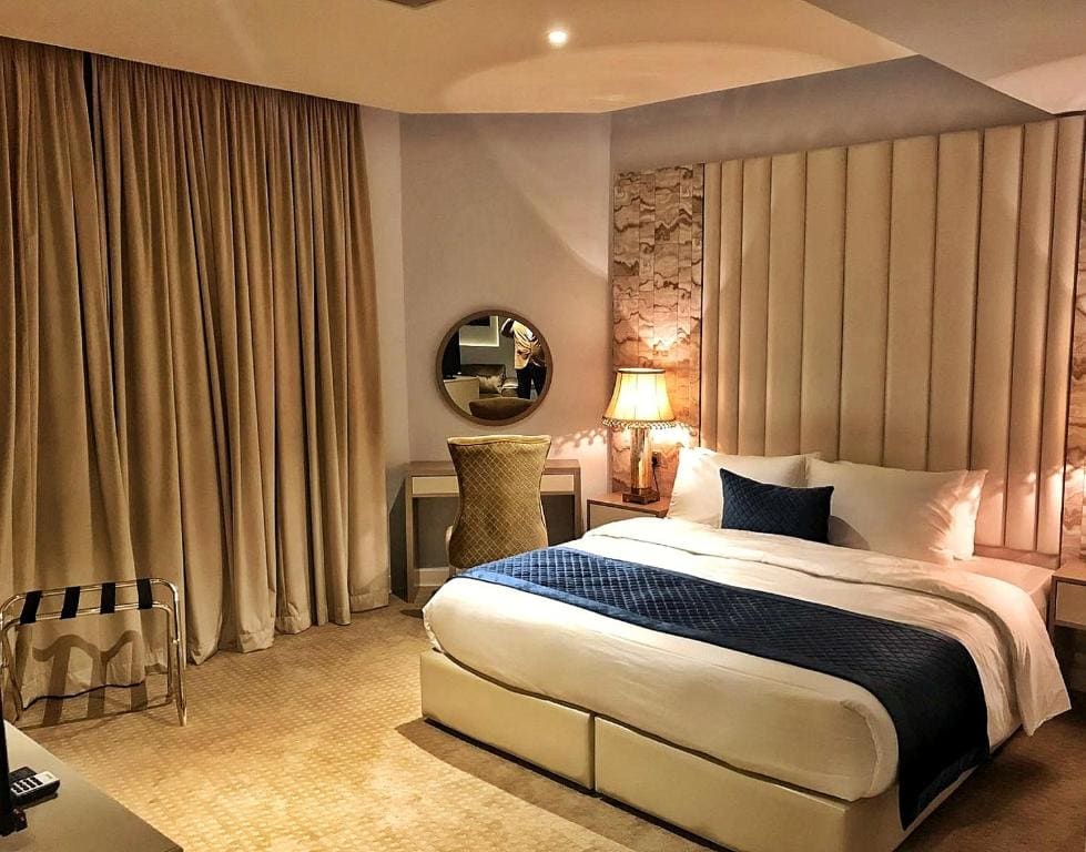 Deluxe Room room - Image 2