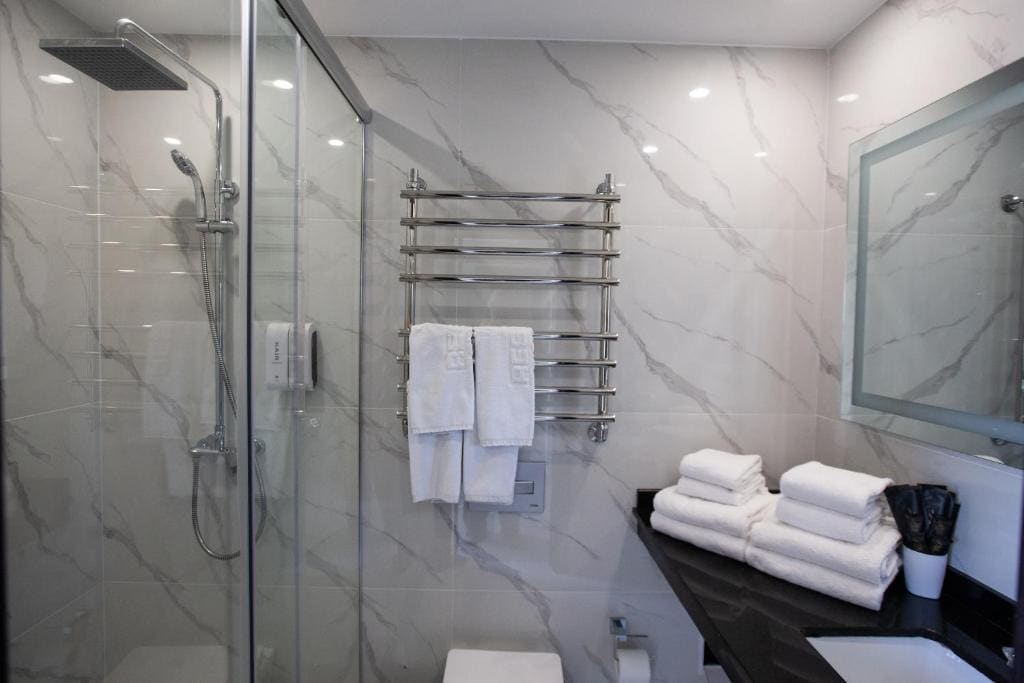 Deluxe Family Room room - Image 3