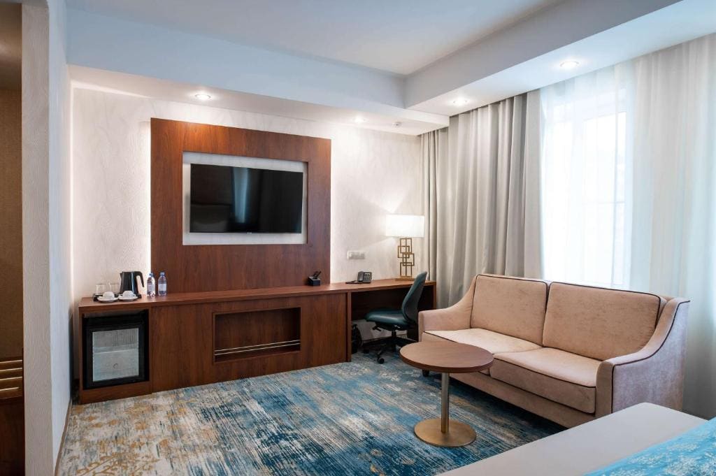 Premier King Room room - Image 3