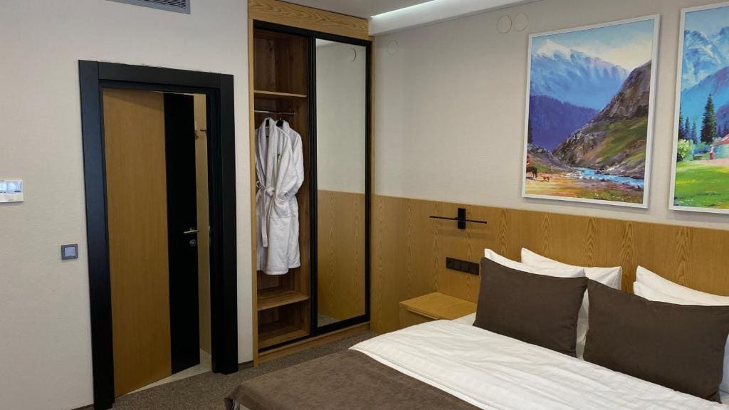 Deluxe Quadruple Room room - Image 2