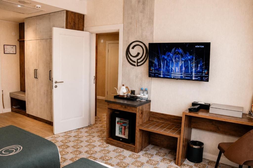 Family Room room - Image 2