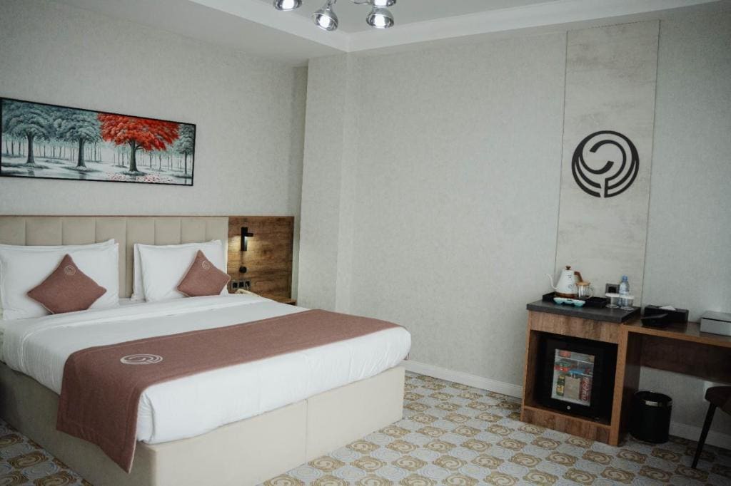 Large Double or Twin Room room - Image 2