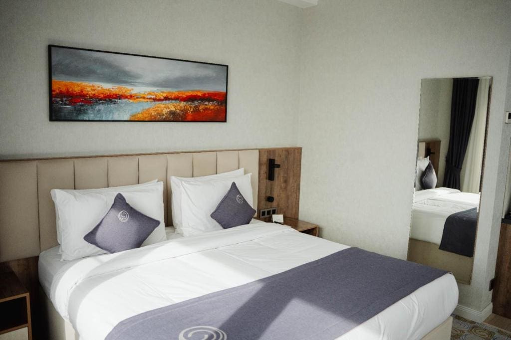 Double or Twin Room with Balcony room - Image 3