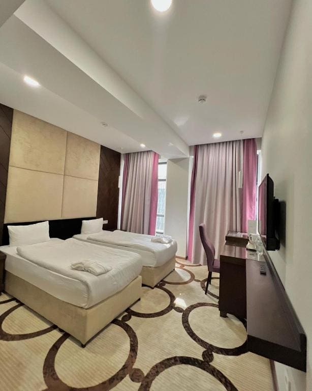 Twin Room with Bath room - Image 3