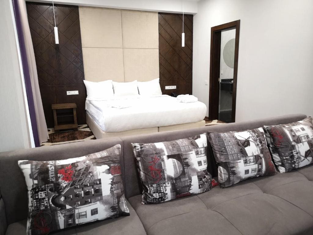 Suite room - Image 3