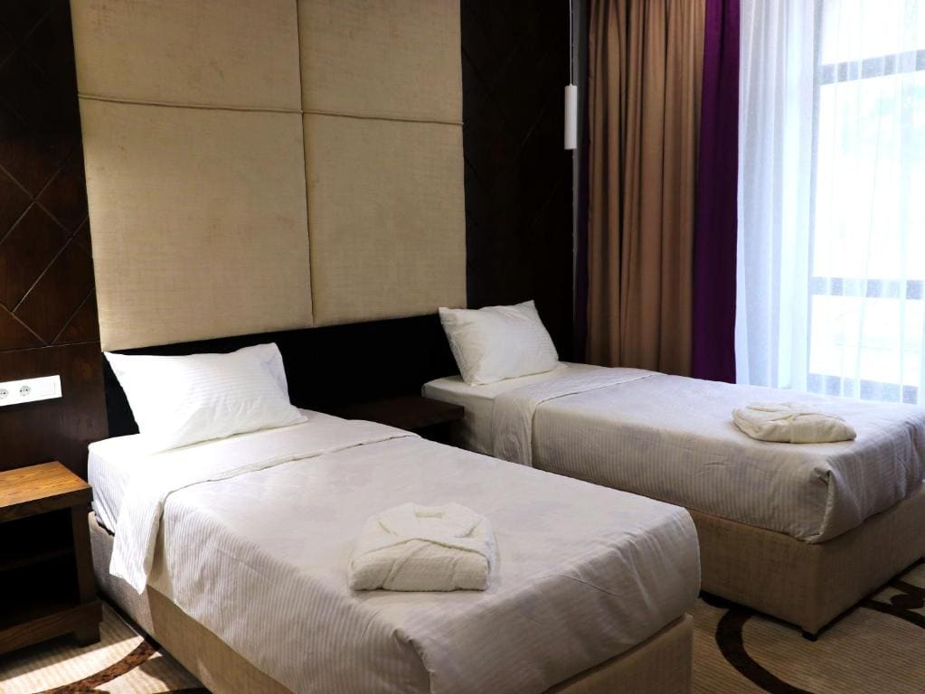 Twin Room with Bath room - Image 1