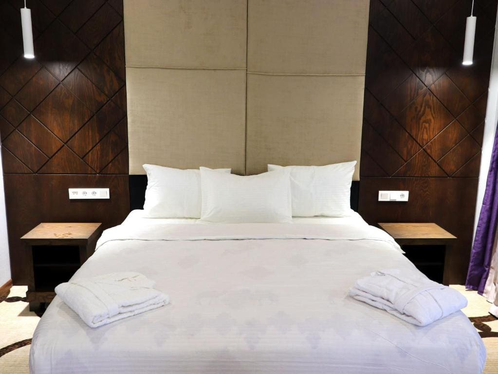 Twin Room with Bath room - Image 2
