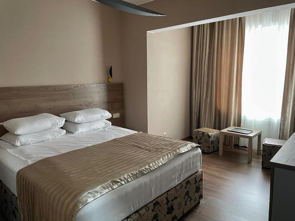 Deluxe Double Room room - Image 2