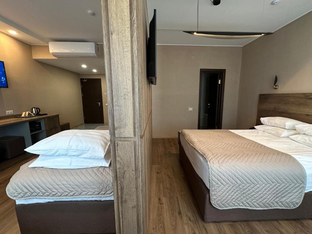 Deluxe Triple Room room - Image 3