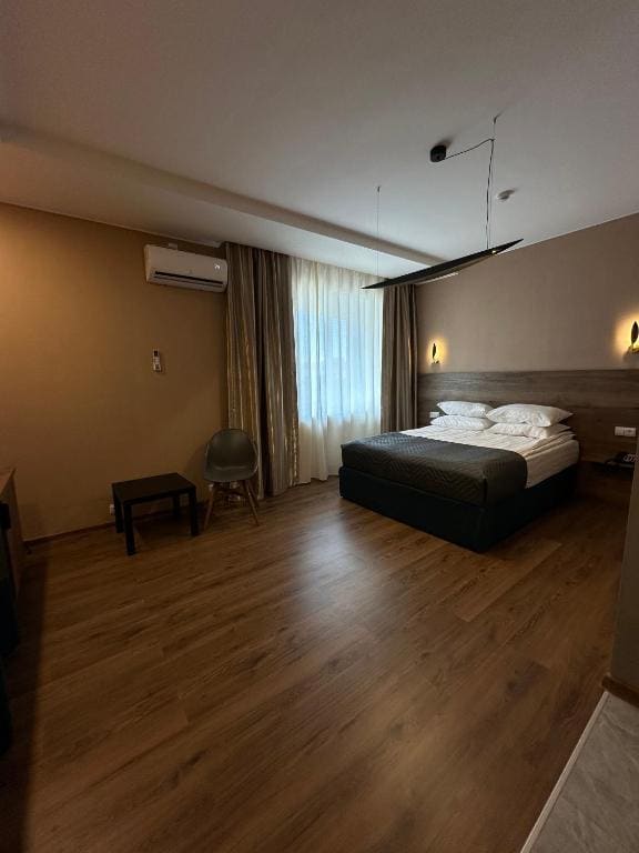 Deluxe Quadruple Room room - Image 2