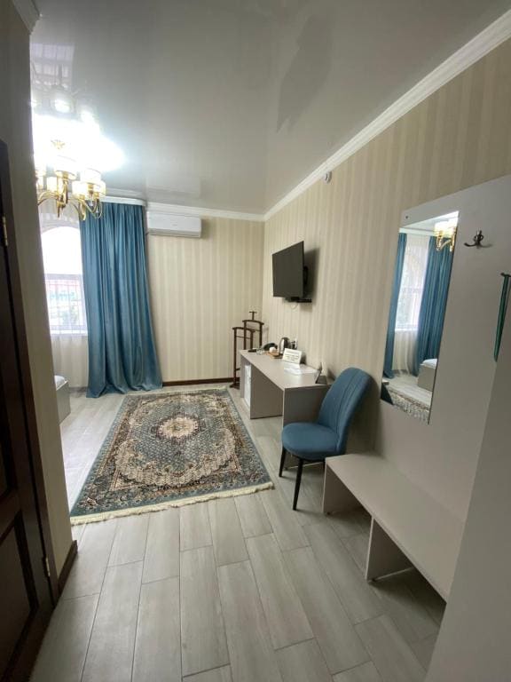 Studio with Sofa Bed room - Image 3