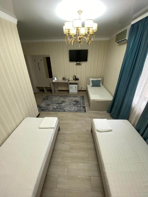 Deluxe Triple Room room - Image 1