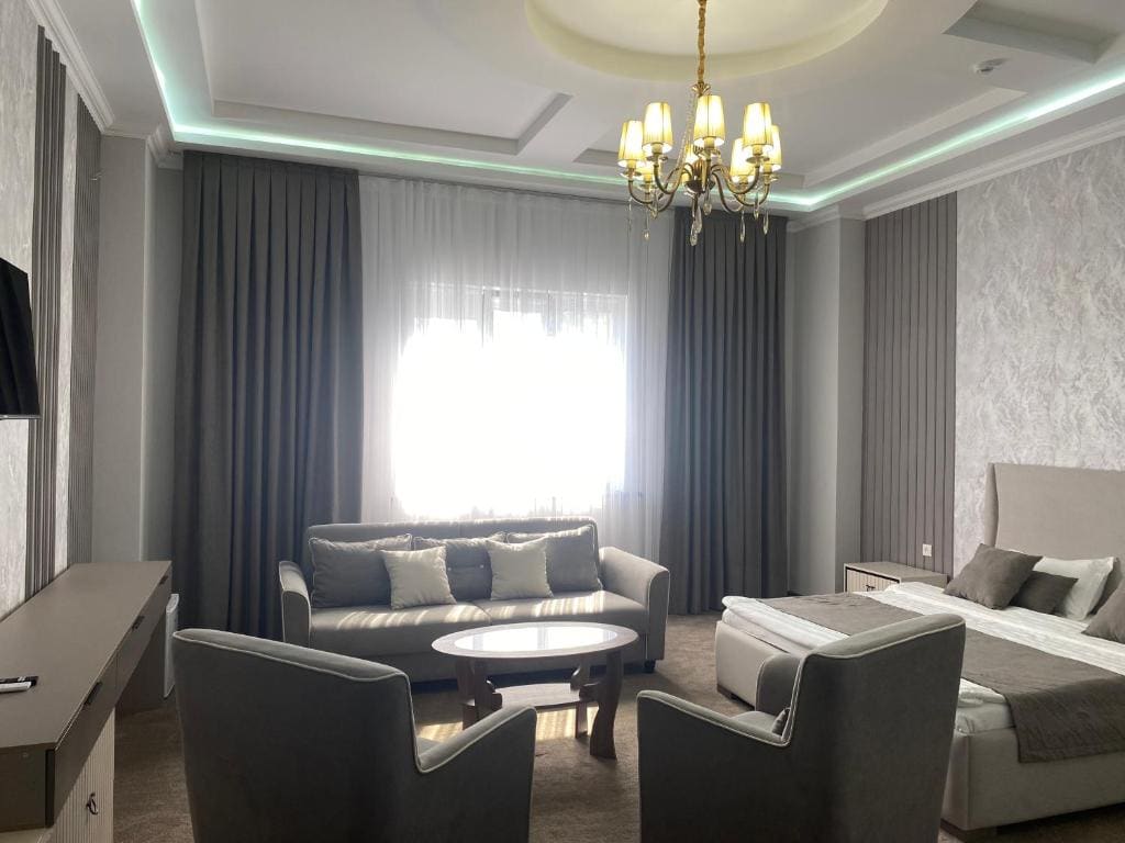 Suite room - Image 1