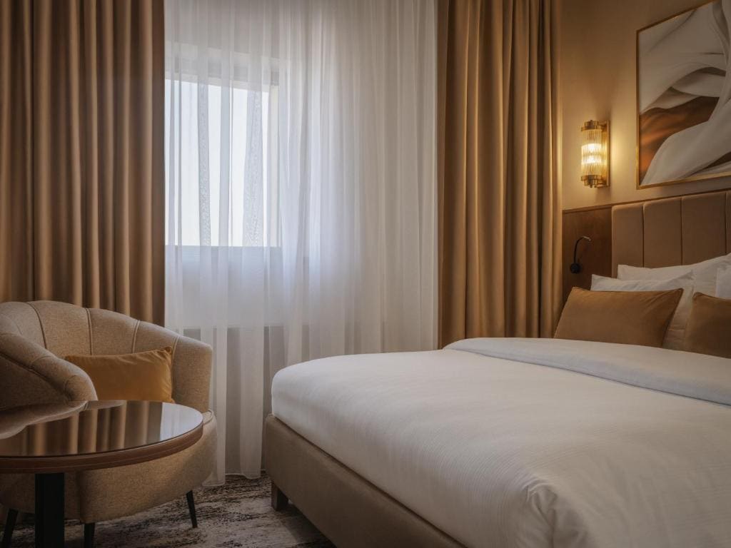 Executive Suite room - Image 3