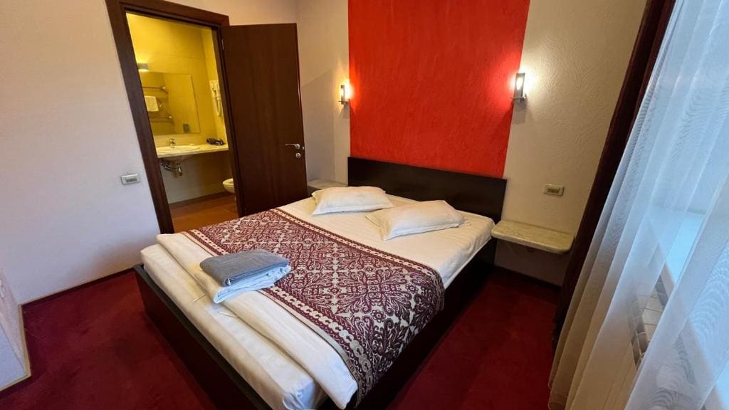 Deluxe Junior Suite room - Image 2