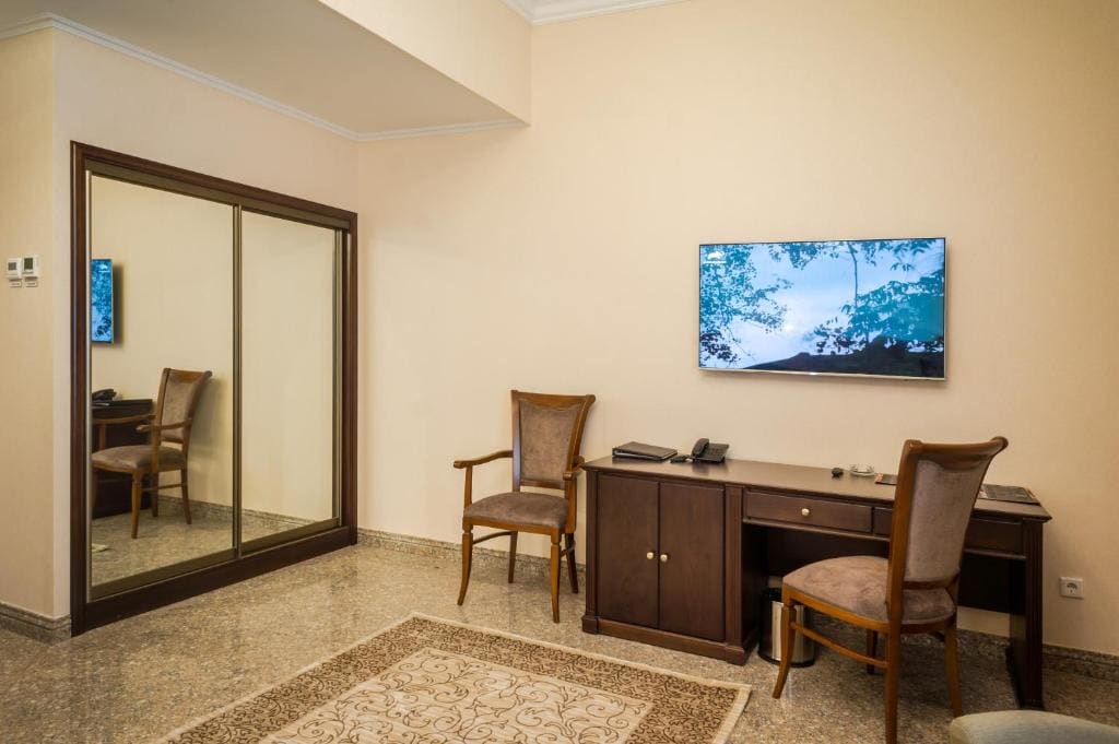 Superior Double or Twin Room room - Image 3