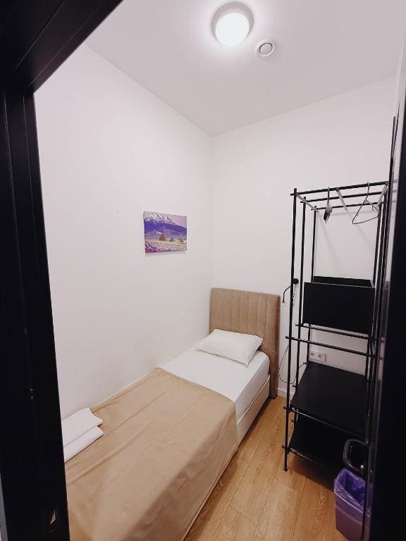 Single Room without Window room - Image 1