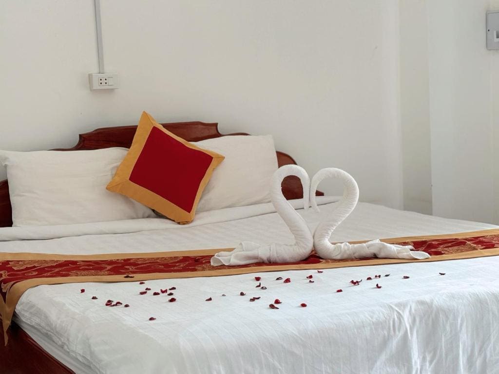 Deluxe Double Room with Balcony room - Image 2