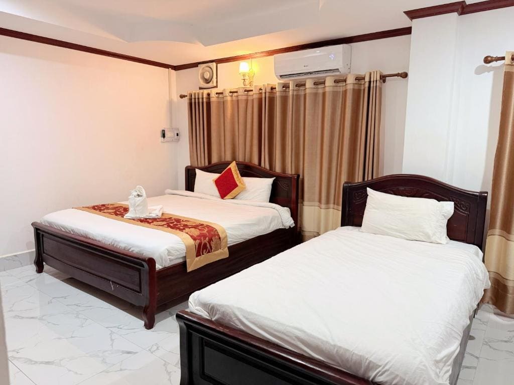 Deluxe Triple Room room - Image 1