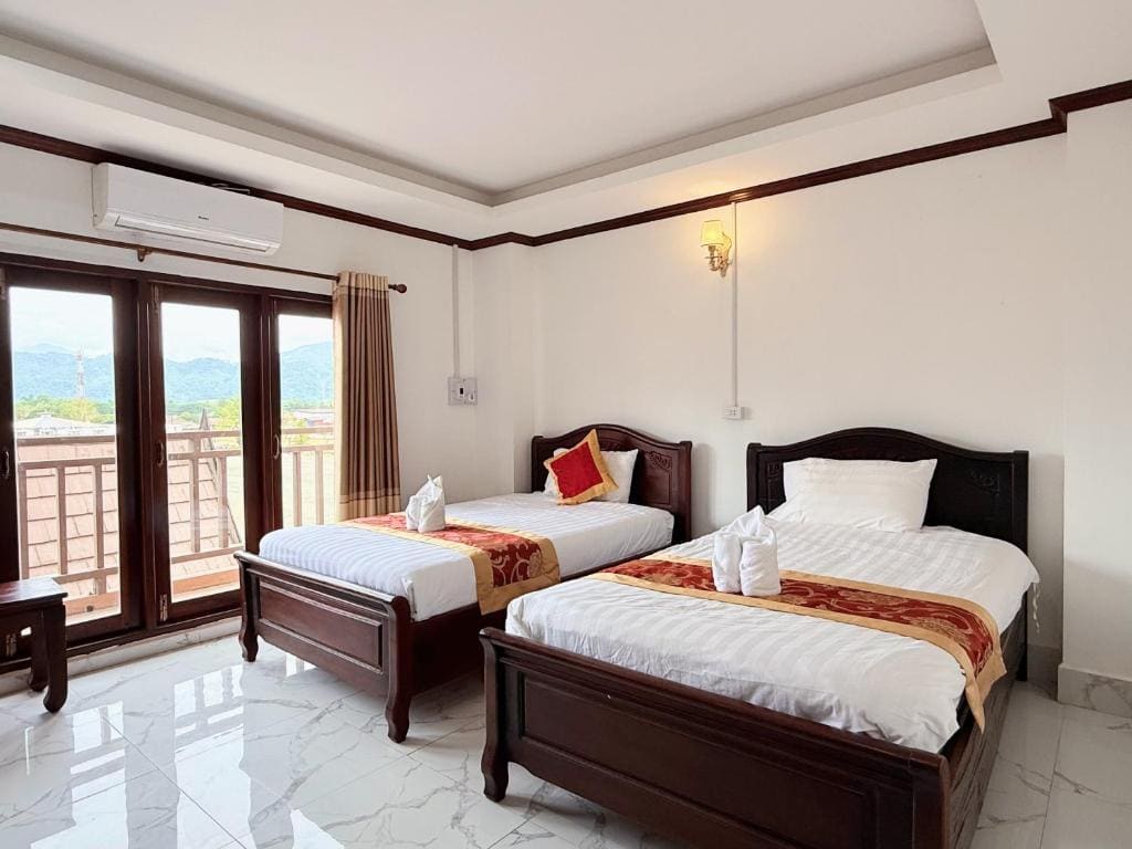 Superior Twin Room with City View room - Image 2