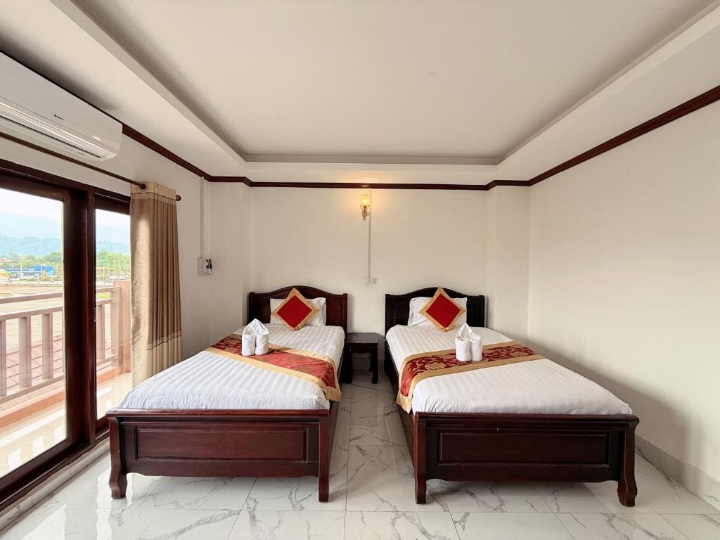 Superior Twin Room with City View room - Image 3