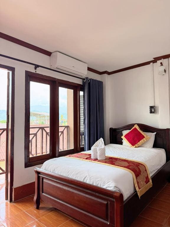 Twin Room with Balcony room - Image 3