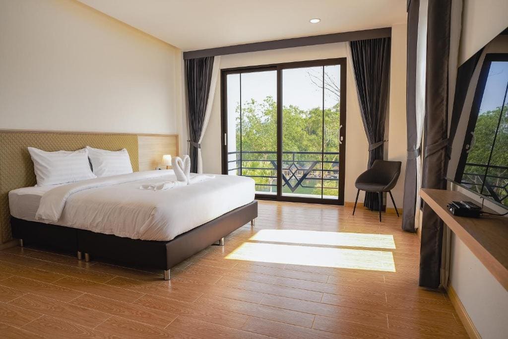 Suite with River View room - Image 3