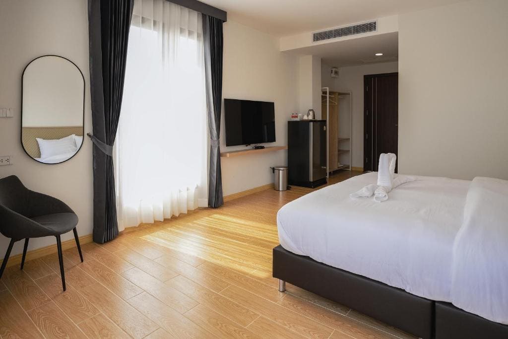 Double Room with Pool View room - Image 1