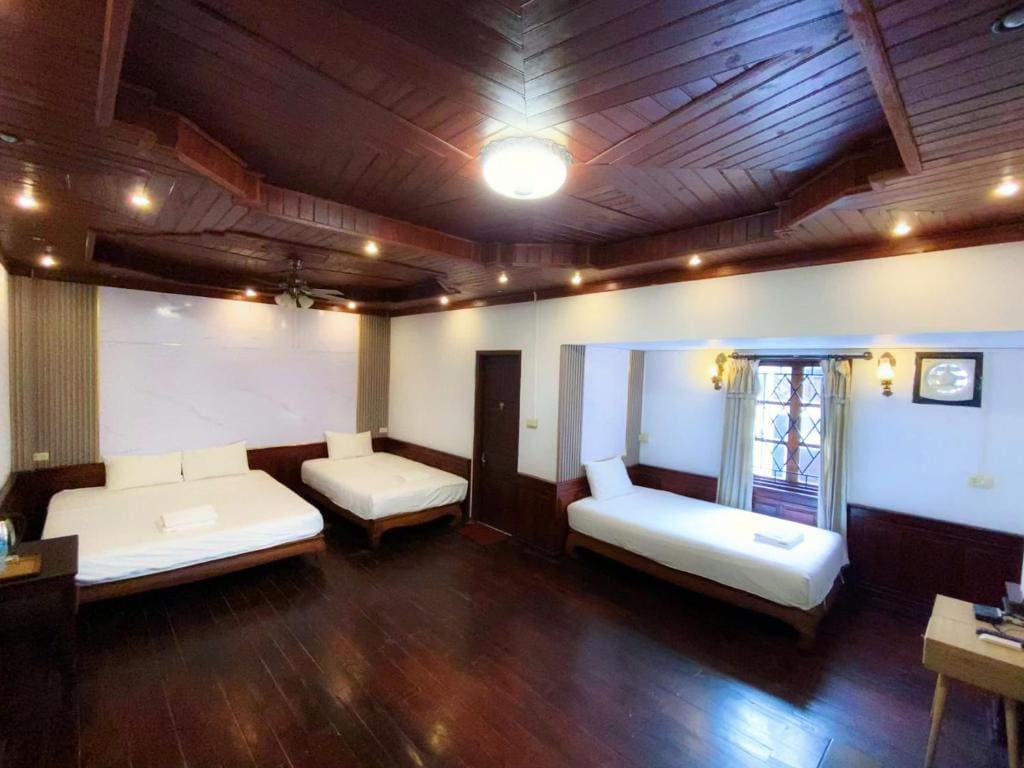 Family Room with Balcony room - Image 3