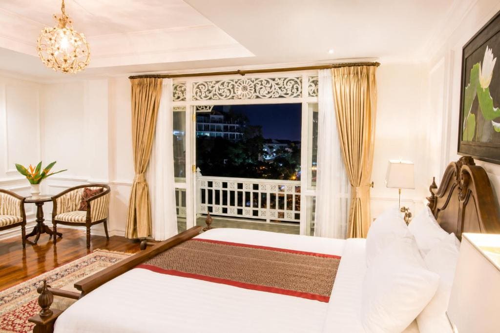 Heritage One Bedroom Premier Suite room - Image 3