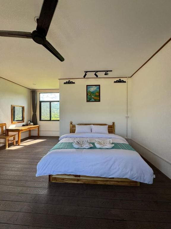 Double Room with Balcony room - Image 1