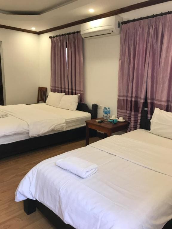 Superior Triple Room room - Image 2